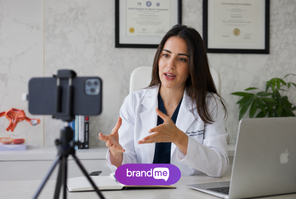 Cómo Monetizan los Doctor Creators y Por Qué las Marcas Están Apostando por Ellos