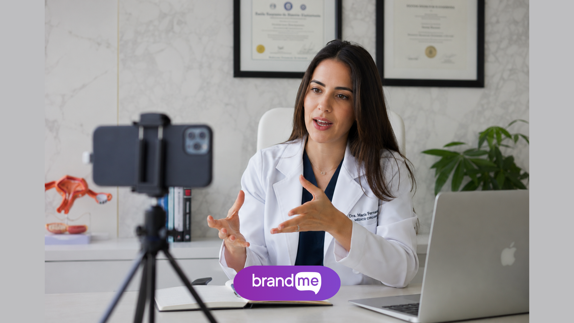 Cómo Monetizan los Doctor Creators y Por Qué las Marcas Están Apostando por Ellos